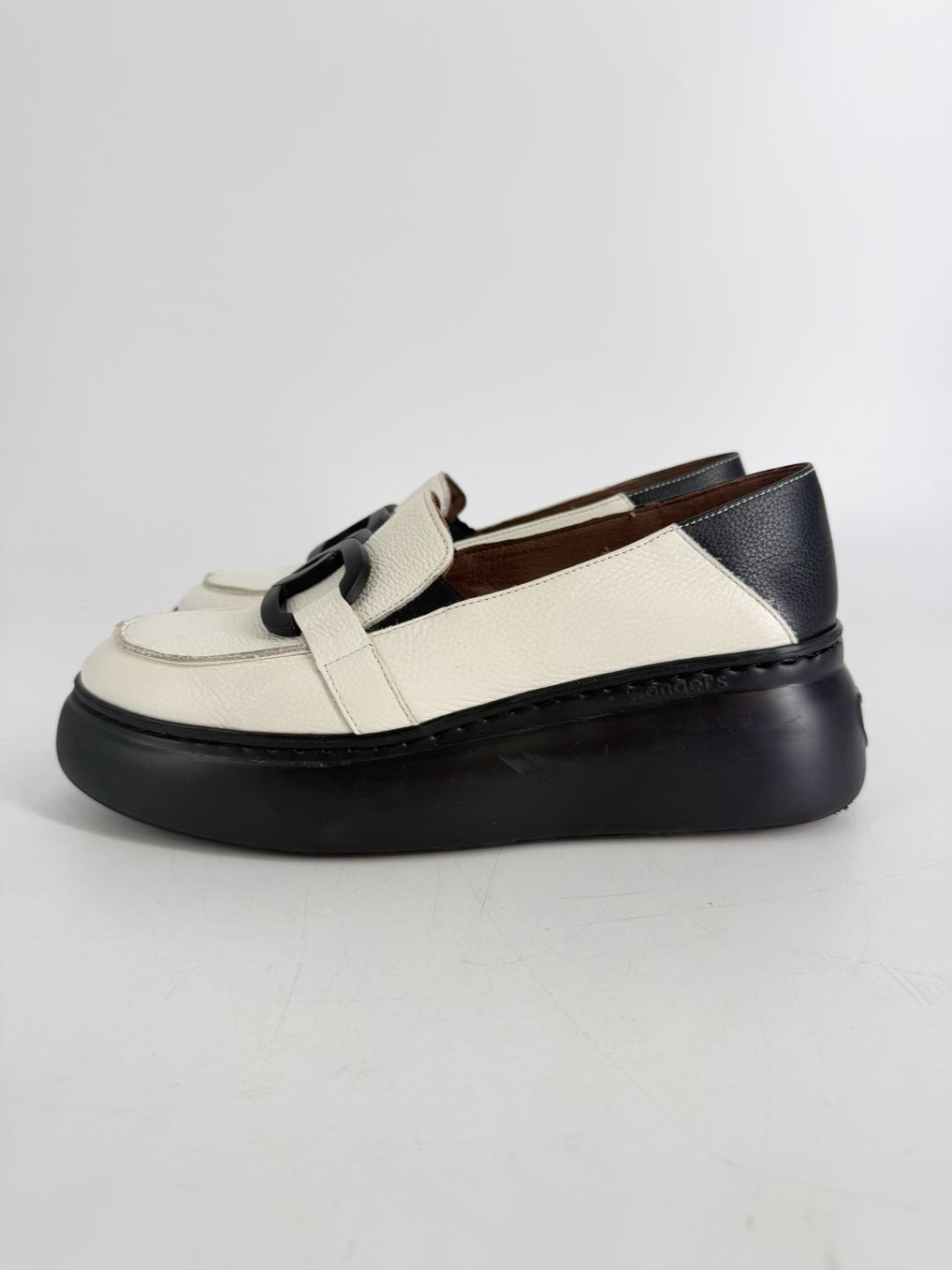 WONDERS Size 38 Black & White Loafers