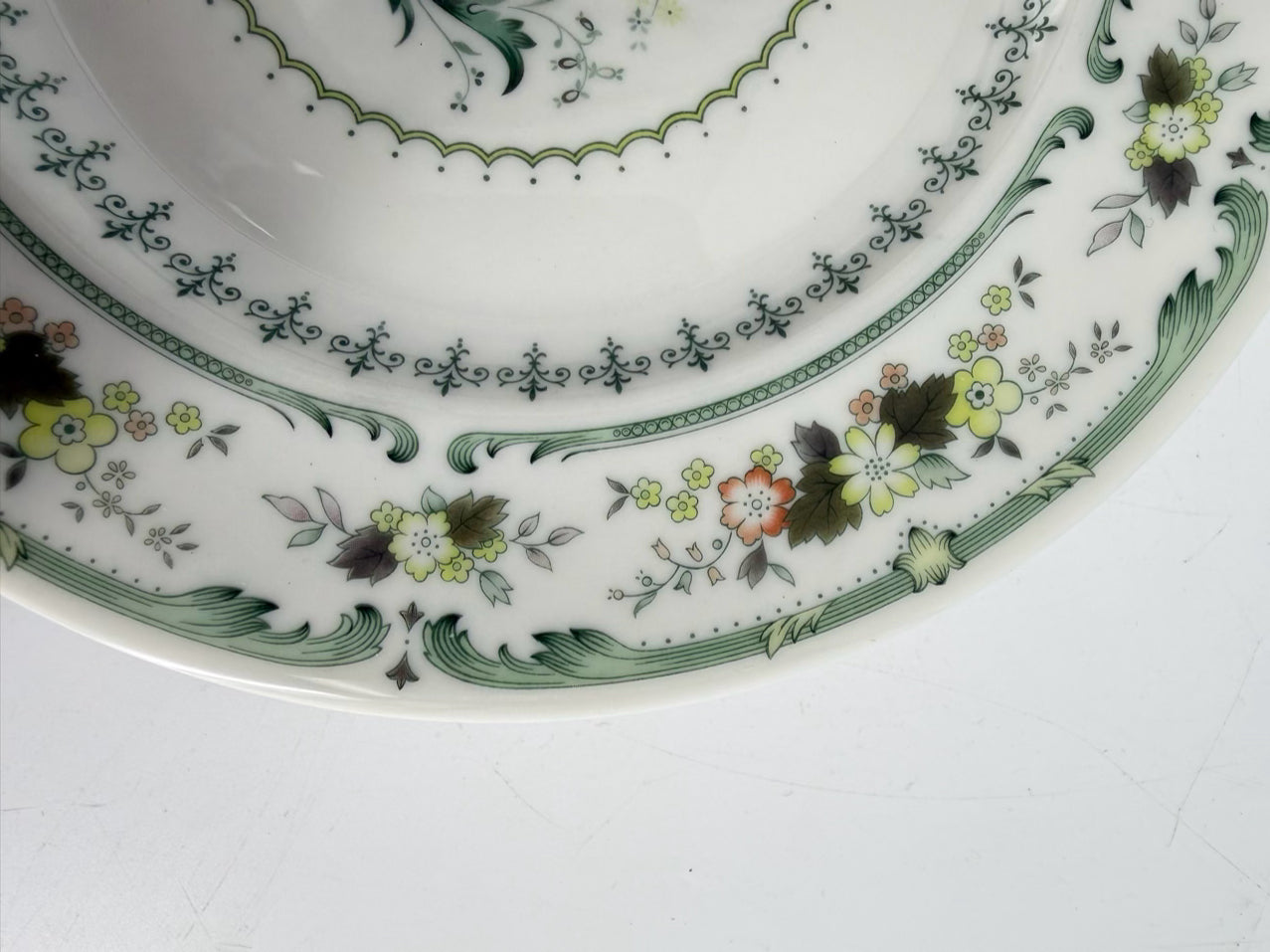 ROYAL DOULTON White & Green Provencal 5 Piece Dinnerware Setting for 6