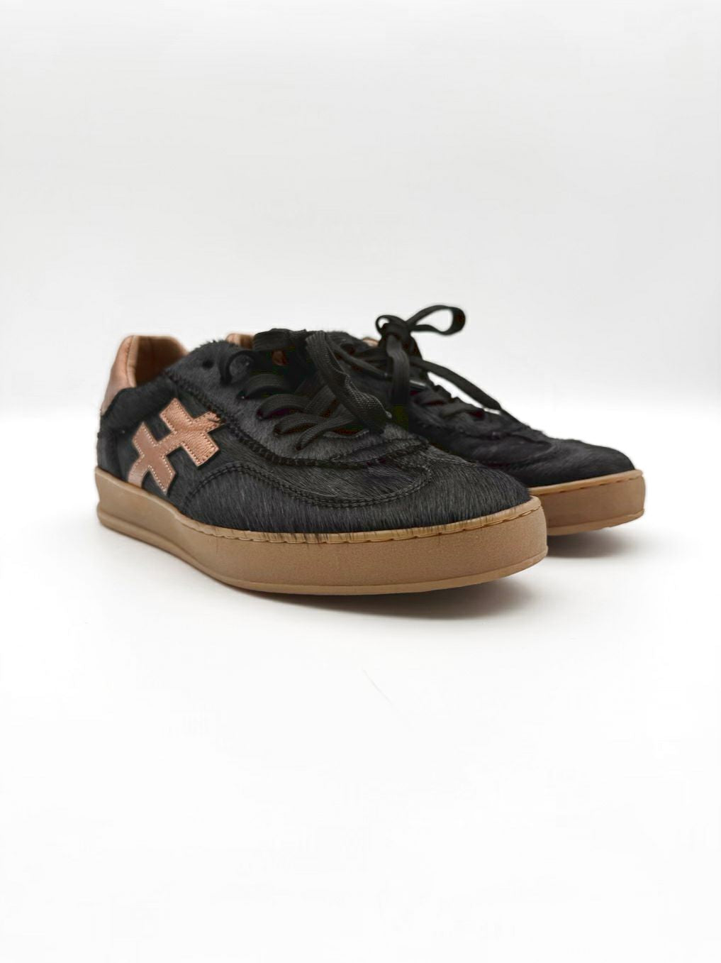 ANOTHER TREND WMNS Size 37 Black & Gold Casual Shoes