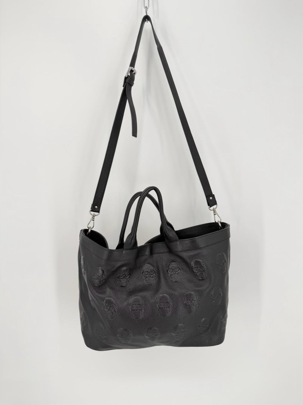 IOPELLE Black Leather Skull Design Purse