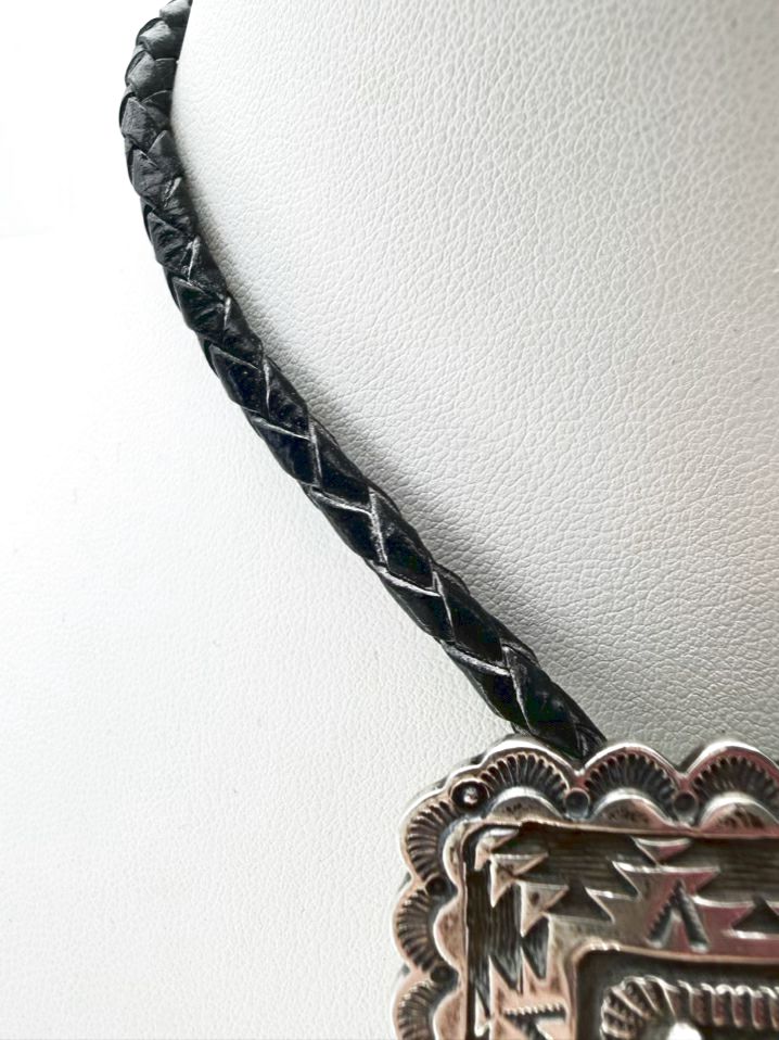 DELBERT SAUNDERS STERLING SILVER Stone Leather Bolo Tie Ornate Necklace