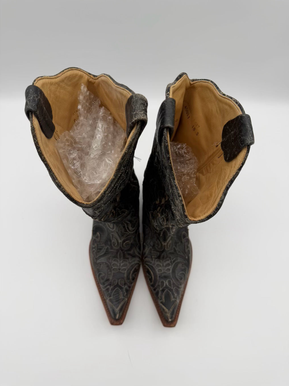 CORRAL WMNS Size 8.5 Black Leather Distressed Boots