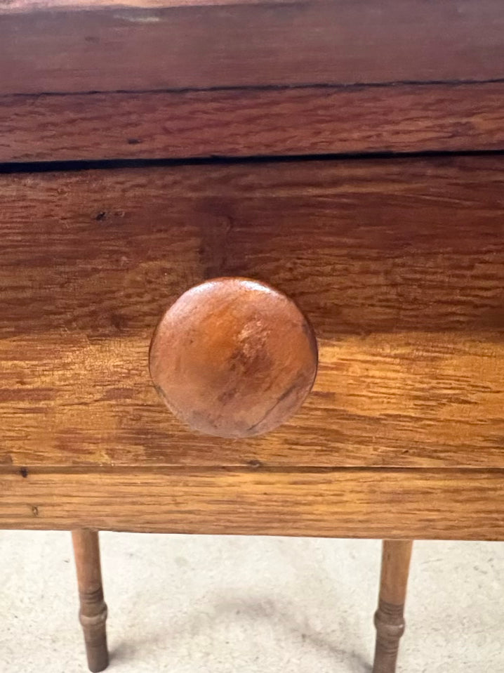VINTAGE Medium Oak End Table w/ Drawer