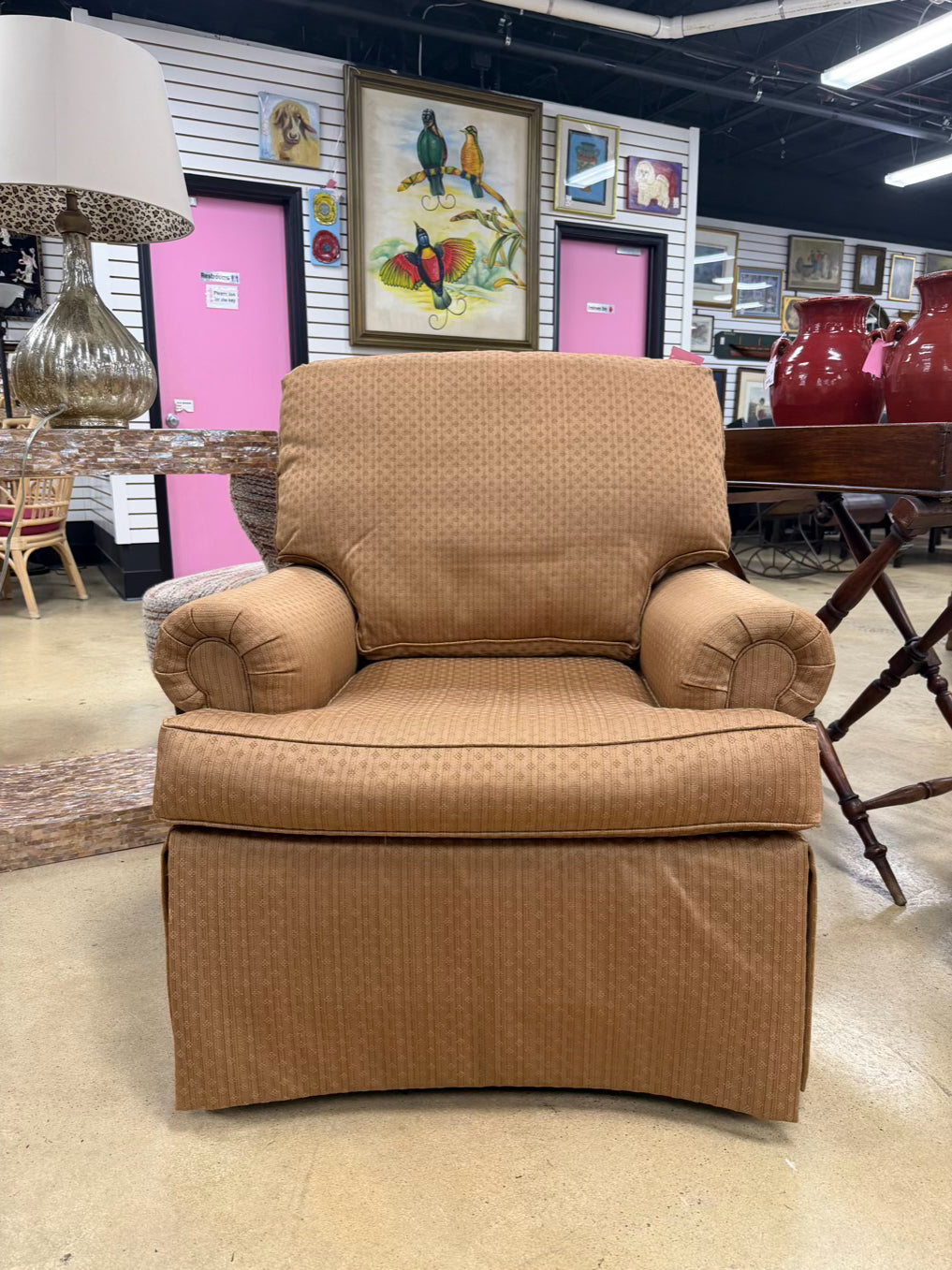 EMPRESSIONS HOME DECORE Light Brown Club Chair