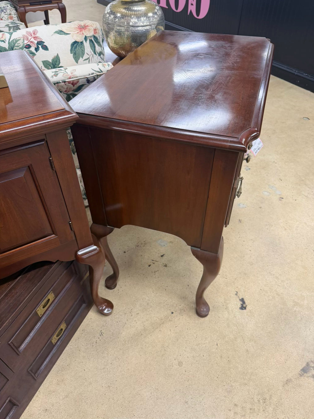 THOMASVILLE Dark Brown Mahogany Queen Ann Low Boy