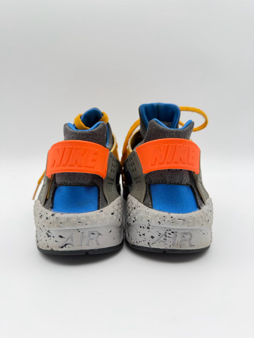 NIKE Huarache SE ACG MENS Size 10 Yellow & Blue Sneakers