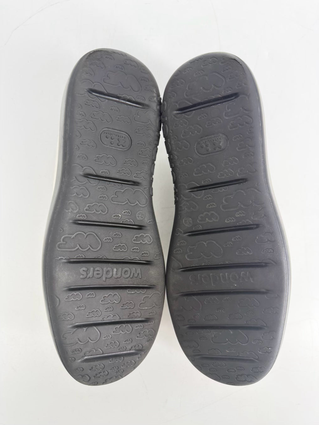 WONDERS Size 38 Black & White Loafers