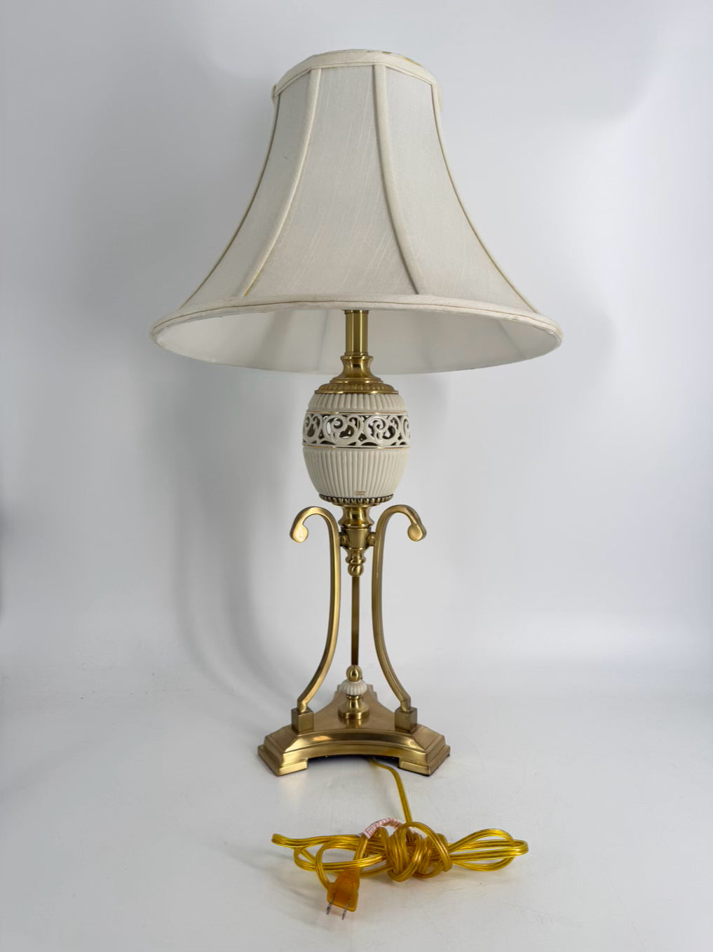 LENOX Tracery Ivory Brass & China Table Lamp w/ Shade