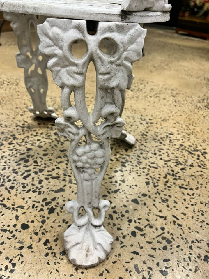 VINTAGE White Metal Grape Leaves Patio 4 Piece Set