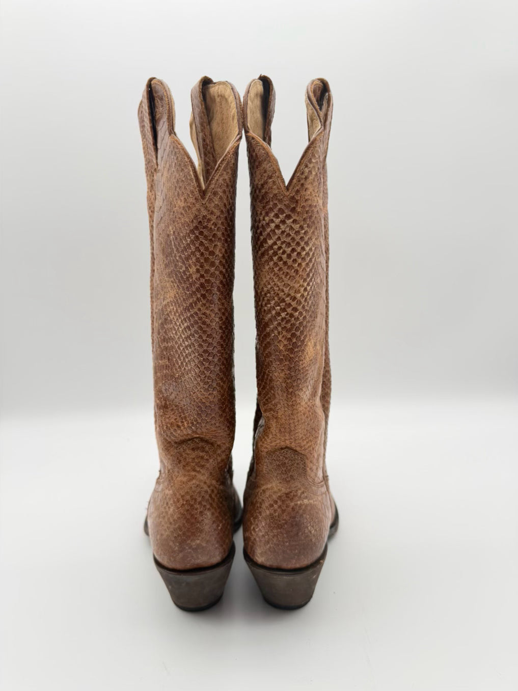 IDYLLWIND WMNS Size 7 Chestnut Leather Embossed Boots
