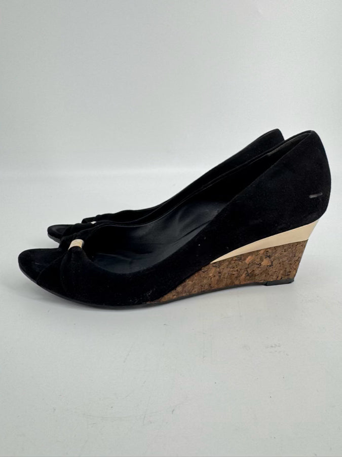 GUCCI Size 8 Black Suede Peep-Toe Wedge