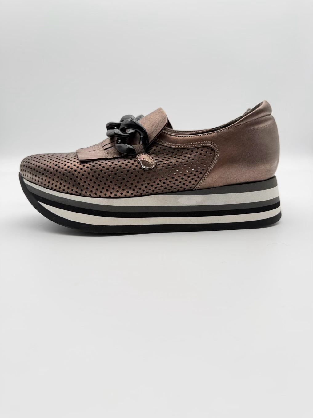 SOFTWAVES WMNS Size 38.5 Metallic Laser Cut Platforms