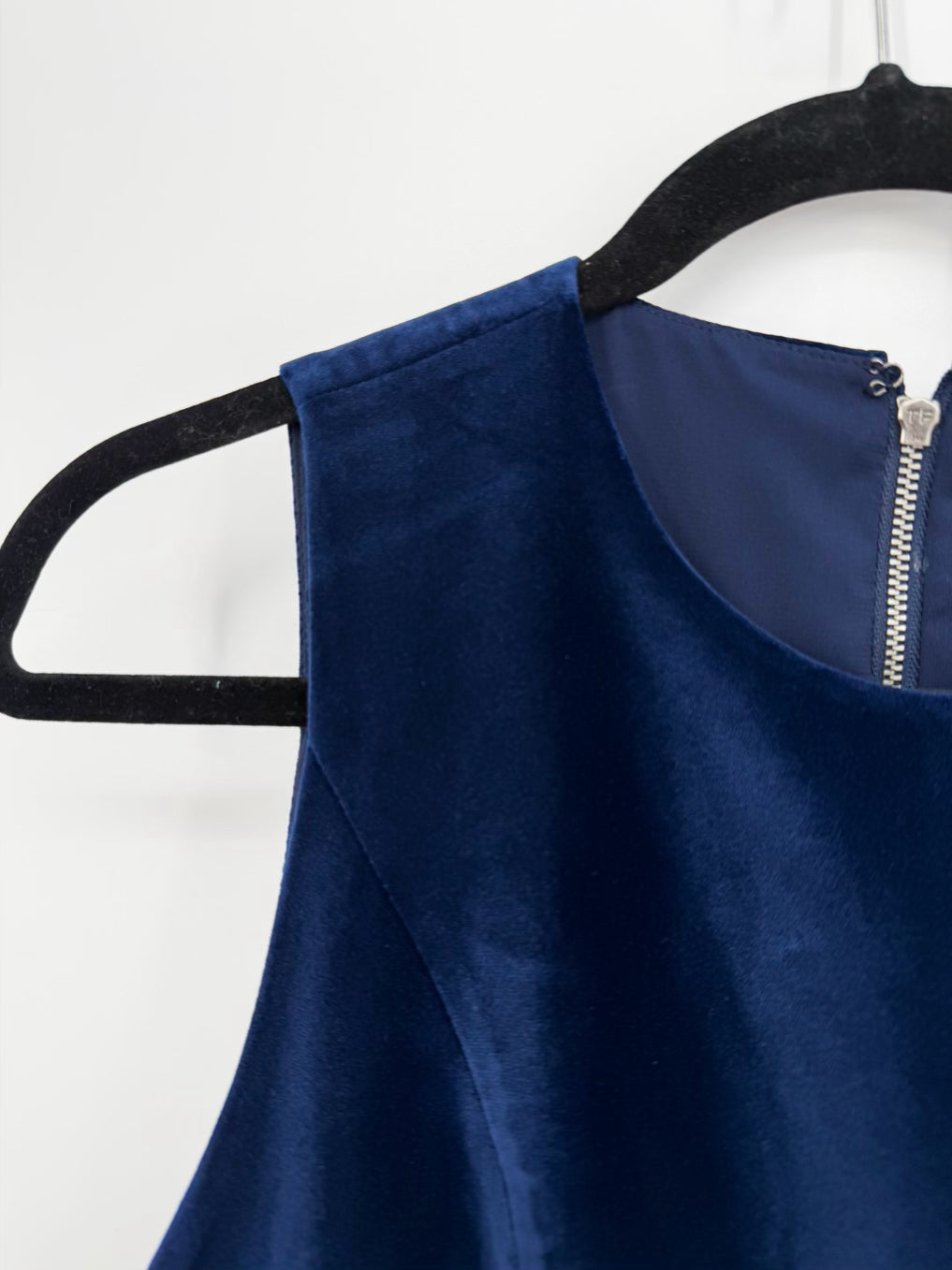 ALICE + OLIVIA Size 0 Midnight Velvet Sleeveless Dress NWT