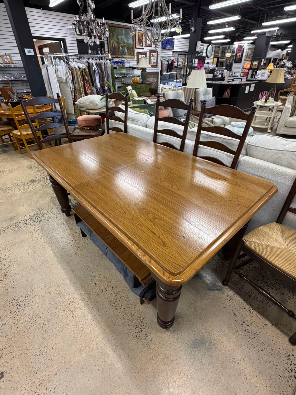 WILLIAMS SONOMA  Light & Dark Wood Farm House Dinning Table & 6 Ladder Back Chairs w/ Leaves