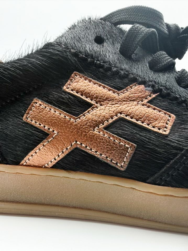 ANOTHER TREND WMNS Size 37 Black & Gold Casual Shoes