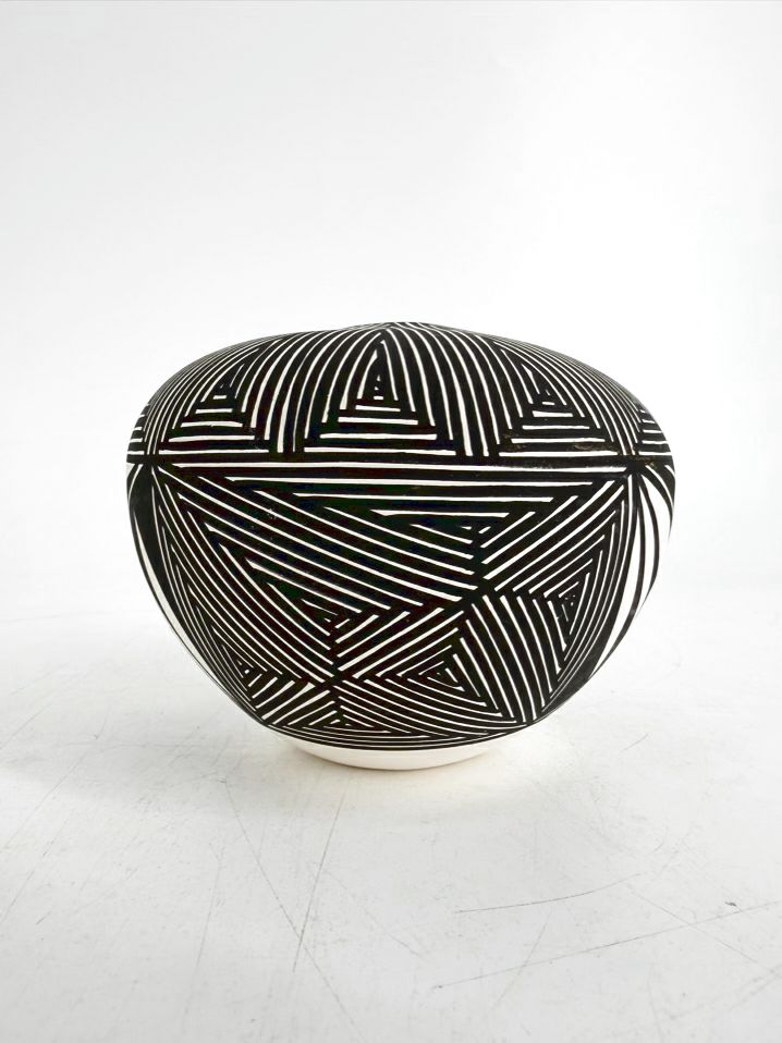 K.V.ACOMA Black & White Geometric Vase