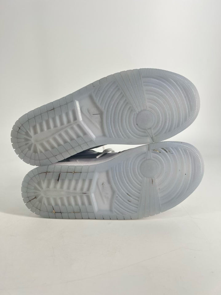 NIKE Size 8 White & Gray Nike Air Jordans Sneakers