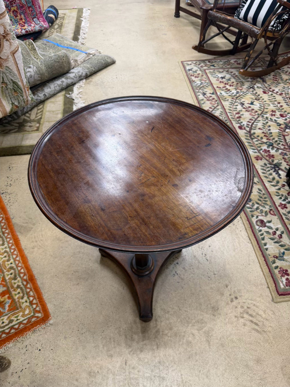ANTIQUE ROUND Wood Tilt-Top Pedestal Table